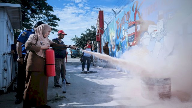 Pelatihan Tanggap Bencana bagi masyarakat di wilayah Ring 1 operasional, di Kelurahan Lakessi, Kota Parepare.