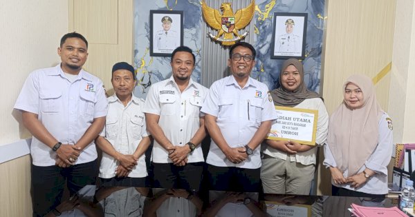 Empat Pegawai Perumda Pasar Makassar Boyong Hadiah Gerak Jalan HUT ke-418 Kota Makassar