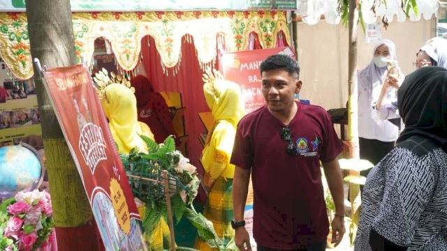 Bupati Jeneponto, Islam Iskandar, secara resmi melepas ratusan peserta jalan sehat literasi || Ist_aswin@harian.news 