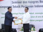 Surplus Beras 2025, Mentan Amran Raih Gelar Bapak Swasembada Pangan dari PERTETA
