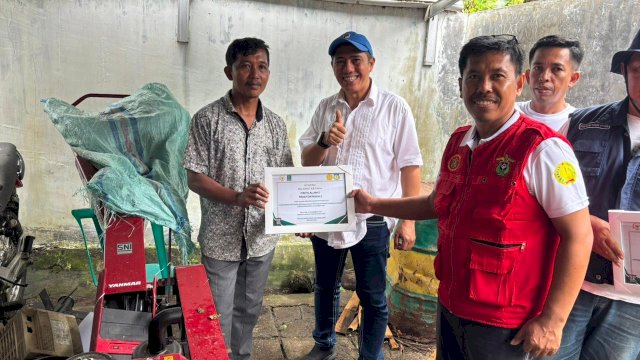 Deng Ical Saksikan Penyerahan Bantuan Alsintan Kepada Gapoktan di Kepulauan Selayar