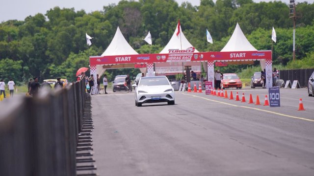 Kejuaraan Nasional Drag Race 2025 yang digelar di Sirkuit Drag Race Lanud Sultan Hasanuddin, Kabupaten Maros, Sulawesi Selatan.