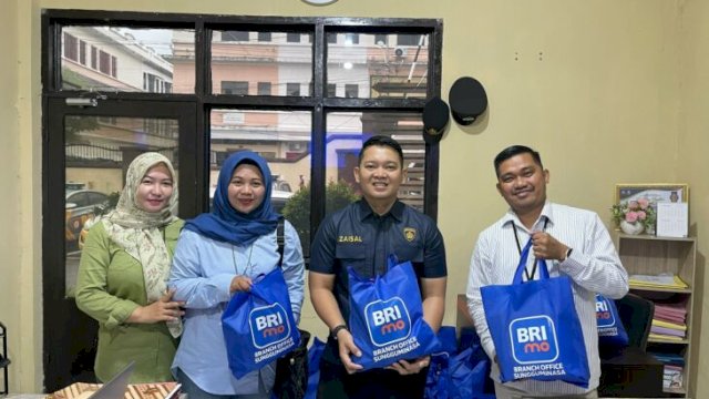 BRI Sungguminasa bersama Polres Gowa salurkan sembako untuk masyarakat miskin di Gowa ||handover_yoz@harian.news 