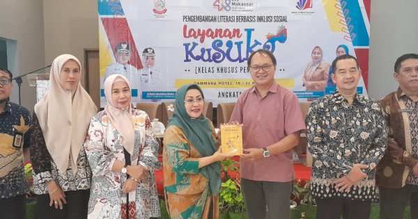 Kadis Perpustakaan Makassar Aryati Puspasari Motivasi Pelajar untuk Menulis