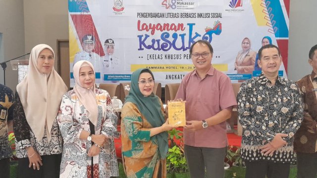 Kadis Perpustakaan Makassar Aryati Puspasari Motivasi Pelajar untuk Menulis