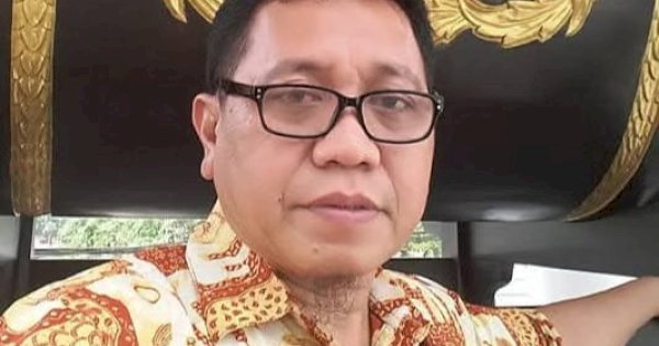 Demokrasi dan Rumah Besar Ketua RT
