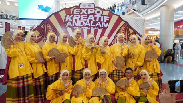 Peragakan Keelokan Baju Bodo, Dekranasda Makassar Tampil Memukau di Expo Kreatif Andalan