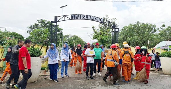 Kecamatan Mamajang Gelar Jumat Bersih, Camat Ajak Warga Jaga Lingkungan