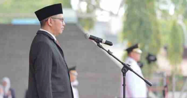 Ketua DPRD Makassar Bacakan Teks Proklamasi di Upacara HUT ke-80 RI di Lapangan Karebosi