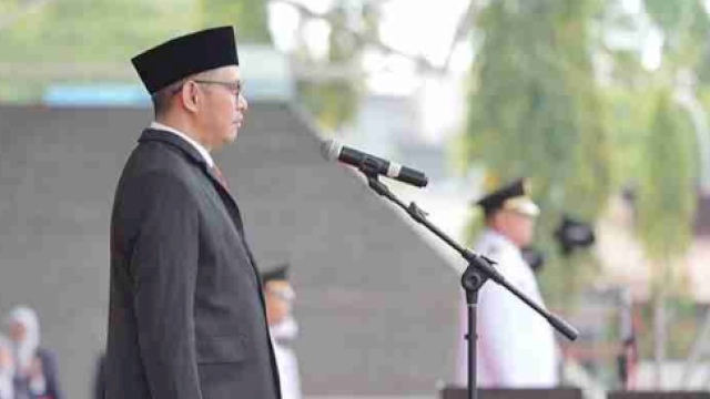 Ketua DPRD Makassar Bacakan Teks Proklamasi di Upacara HUT ke-80 RI di Lapangan Karebosi
