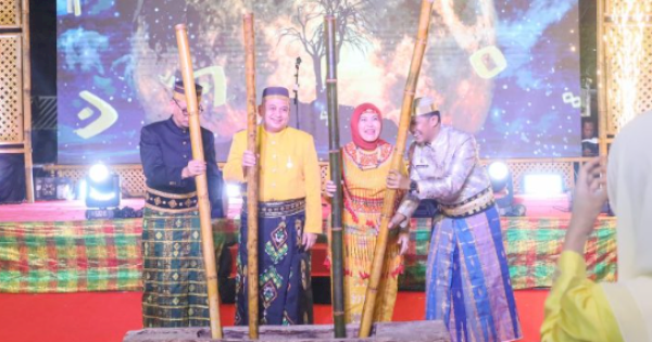 Wali Kota Munafri Buka Parade Singara’ Bulang HUT Kota ke-418, Sukses Representasikan Harmoni Budaya Makassar