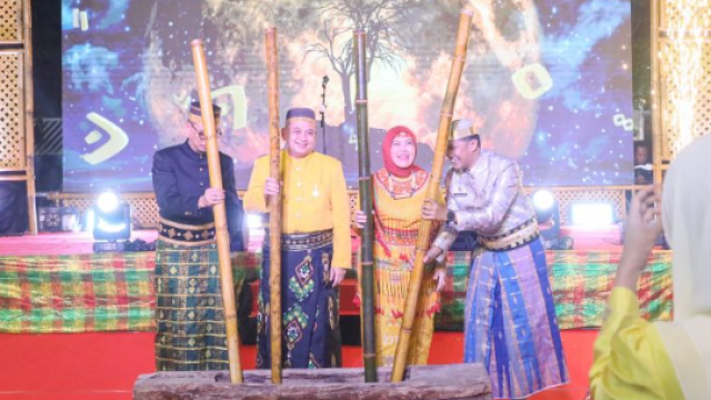 Wali Kota Munafri Buka Parade Singara&rsquo; Bulang HUT Kota ke-418, Sukses Representasikan Harmoni Budaya Makassar