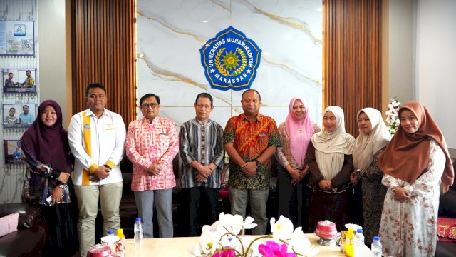 Tujuh dosen yang diberangkatkan Unismuh untuk kuliah doktoral di Malaysia. (Foto: Humas Unismuh)