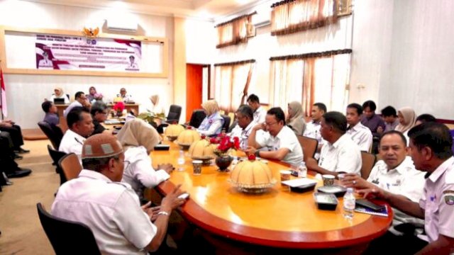 Kegiatan Pengendali Mutu II dan Seminar Hasil Kajian Sistem Informasi sektor perikanan, pertanian perindustrian dan pertambangan di Ruang Rapat Wakil Bupati, Rabu (27/8/2025). ||handover 