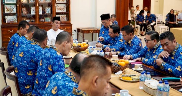 Amran Pimpin Rapat Tanggap Darurat Sejak Subuh, Kebut Penyaluran Bantuan ke Sumatera