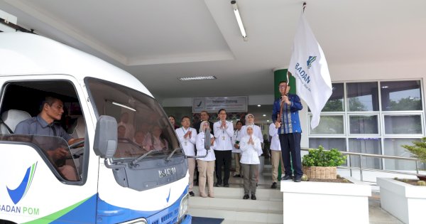 Taruna Ikrar Pimpin Penandatanganan Prasasti Komitmen MBG di REN BPOM 2025