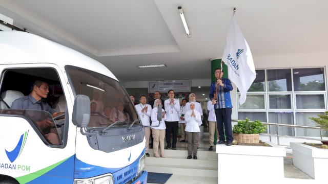 Taruna Ikrar Pimpin Penandatanganan Prasasti Komitmen MBG di REN BPOM 2025