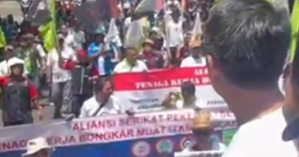 Buruh TKBM se Indonesia Ancam Mogok Kerja Jika Tuntutannya tak Digubris