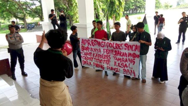 Aksi HMI MPO Sinjai soroti dugaan pungli, penimbunan BBM, dan kepentingan bisnis lokal ||irman@harian.news 