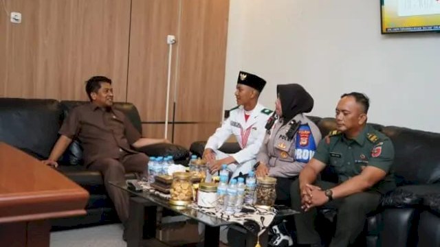 Selesai bertugas sebagai Paskibraka Nasional, Ananda Nadhif berkunjung ke Wakil Ketua DPRD Gowa ||handover_yoz@harian.news 