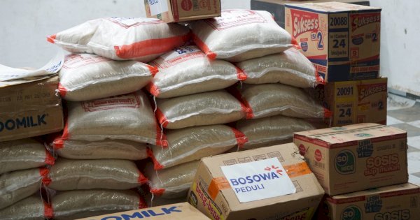 Bosowa Peduli Salurkan Bantuan ke Wilayah Terisolir Pascabanjir Longsor di Agam