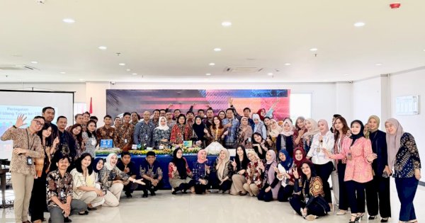 Rayakan Usia 130 Tahun, BRI Panakkukang Berbagi Kue untuk Nasabah