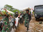 100 Prajurit TNI Bermotor Salurkan 10 Ton Bantuan Pangan ke Bener Meriah