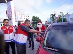 Pertamina Patra Niaga Sulawesi Hadirkan Santa Claus di SPBU Pertamina Manado