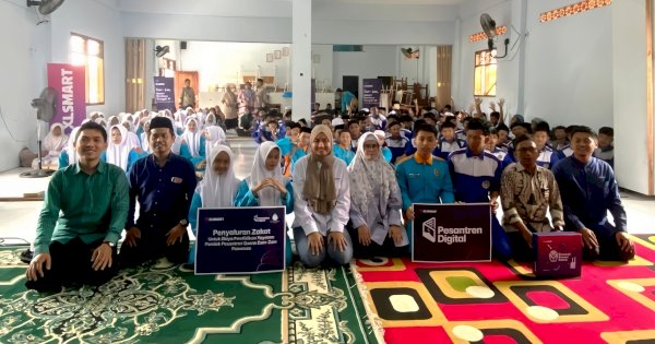 XLSMART Perkuat Literasi Digital Pesantren dan Salurkan Bantuan Semeru