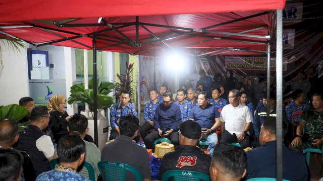 Appi-Aliyah saat mengawal pemilihan ketua RT/RW di Kecamatan Wajo. (Foto: Pemkot Makassar)