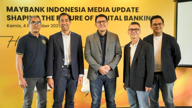  IT Infrastructure & Operations Group Head, Maybank Indonesia Johanes Setiyabudi; Head of Corporate Communication Maybank Indonesia Bayu Irawan; IT & Digital Director Maybank Indonesia Bambang Andri Irawan; Head Digital Banking Maybank Indonesia Charles Budiman; dan Head Digital Channels & Platform Support Hendri Setyo Utomo. (Foto: dok Maybank)