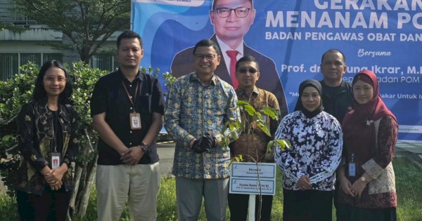 Awal Tahun dengan Nurani, Taruna Ikrar Menanam Pohon dan Memastikan Obat Aman bagi Masyarakat