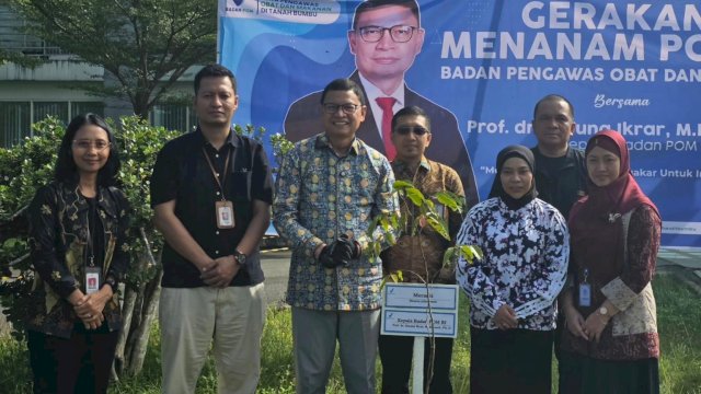 Awal Tahun dengan Nurani, Taruna Ikrar Menanam Pohon dan Memastikan Obat Aman bagi Masyarakat