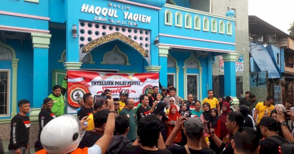 Dit Intelkam Polda Sulsel Bersihkan Masjid dan Salurkan Bantuan di Hari Jadi Intelijen Polri ke-80