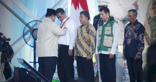 Presiden Prabowo Anugerahkan Bintang Jasa Utama kepada Mentan Amran atas Dedikasi Wujudkan Swasembada Pangan
