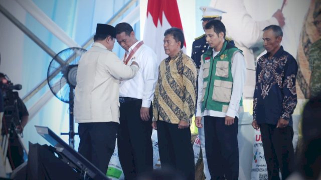 Presiden Prabowo Anugerahkan Bintang Jasa Utama kepada Mentan Amran atas Dedikasi Wujudkan Swasembada Pangan