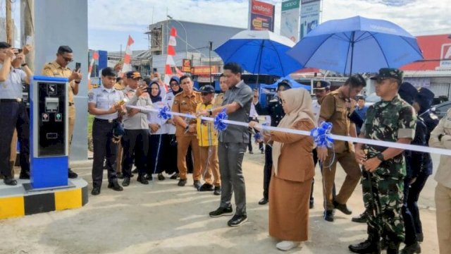 Peresmian gerbang & portal parkir elektronik Pasar Sentral Sinjai disambut skeptis pedagang ||irman@harian.news 
