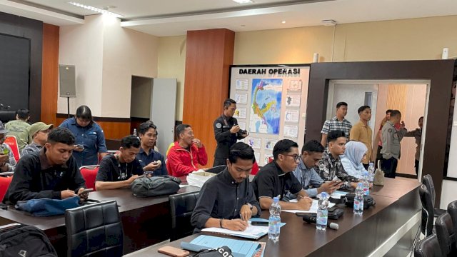 Saat Ditreskrimum Polda Sulteng menggelar konferensi pers terkait kematian Afif Siraja. Dihadiri oleh tim kuasa hukum keluarga Afif yakni dari PBHI Sulsel. Selasa, 13 Januari 2026. (IST) 