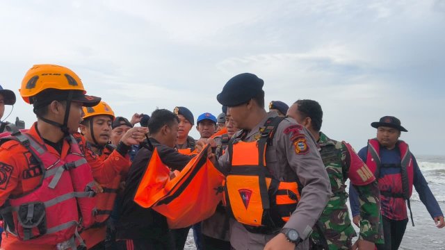 Bocah 5 tahun ditemukan meninggal, Senin (19/1). (Dok. BPBD Makassar-SAR)