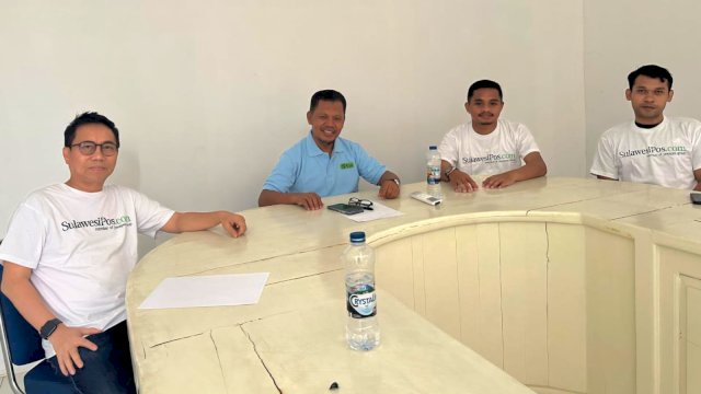 Direktur Utama PT Tiran Multimedia Nusantara, Sukriansyah S Latief (kiri), di Kendari, Sabtu (24/1/2026).