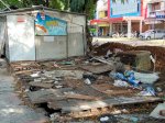 Setelah Teguran Berulang, PKL Depan UIN Alauddin Patuh Bongkar Lapak Sendiri