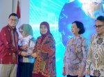 HUT ke-25 BPOM RI, Wakil Wali Kota Makassar Terima Penghargaan Nasional