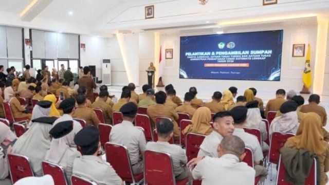 BPN Gowa saat melantik petugas PTSL di kantor Bupati ||HO_yoz@harian.news 