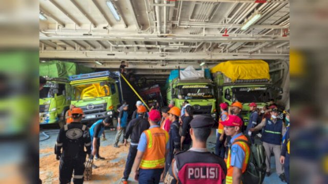 Kapal Dharma Kartika IX miring saat bersandar di Pelabuhan Semayang, Balikpapan ||ist