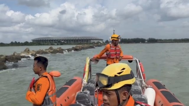 Tim SAR gabungan saat menuju lokasi diduga korban tenggelam di Gowa. (Dok. BPBD Makassar).
