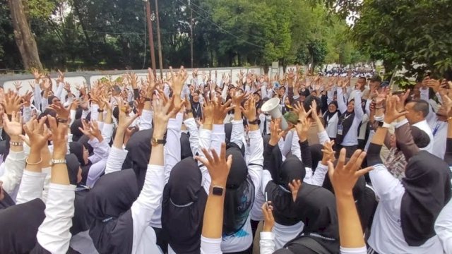 Kementerian Haji 2026 menetapkan 33% petugas haji perempuan, lebih tinggi dari target awal 30%, demi meningkatkan kenyamanan dan pelayanan untuk jamaah haji wanita ||doc_mediacenterhaji2026
