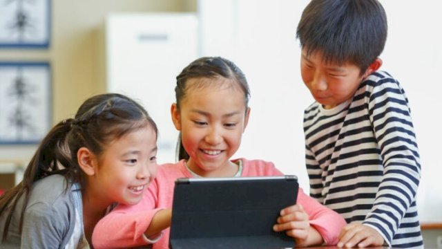 Menakar efektivitas PP TUNAS dari kacamata anak dan remaja berinteraksi di medsos || ilustrasi_newsyahoo