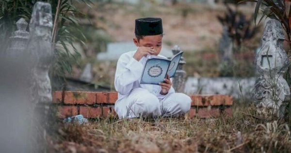Hukum Ziarah Kubur Menjelang Ramadan: Keutamaan dan Hikmahnya
