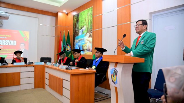 Azhar Aryad saat promosi Doktor Hukum UMI, Rabu (25/2). (Dok. Alif/Tim)