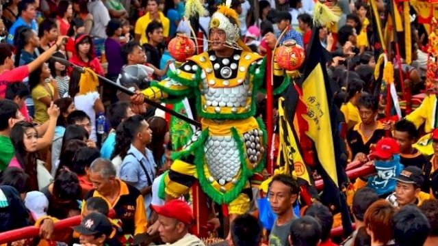 Festival Cap Go Meh di Singkawang ||indtravel@pinterest
